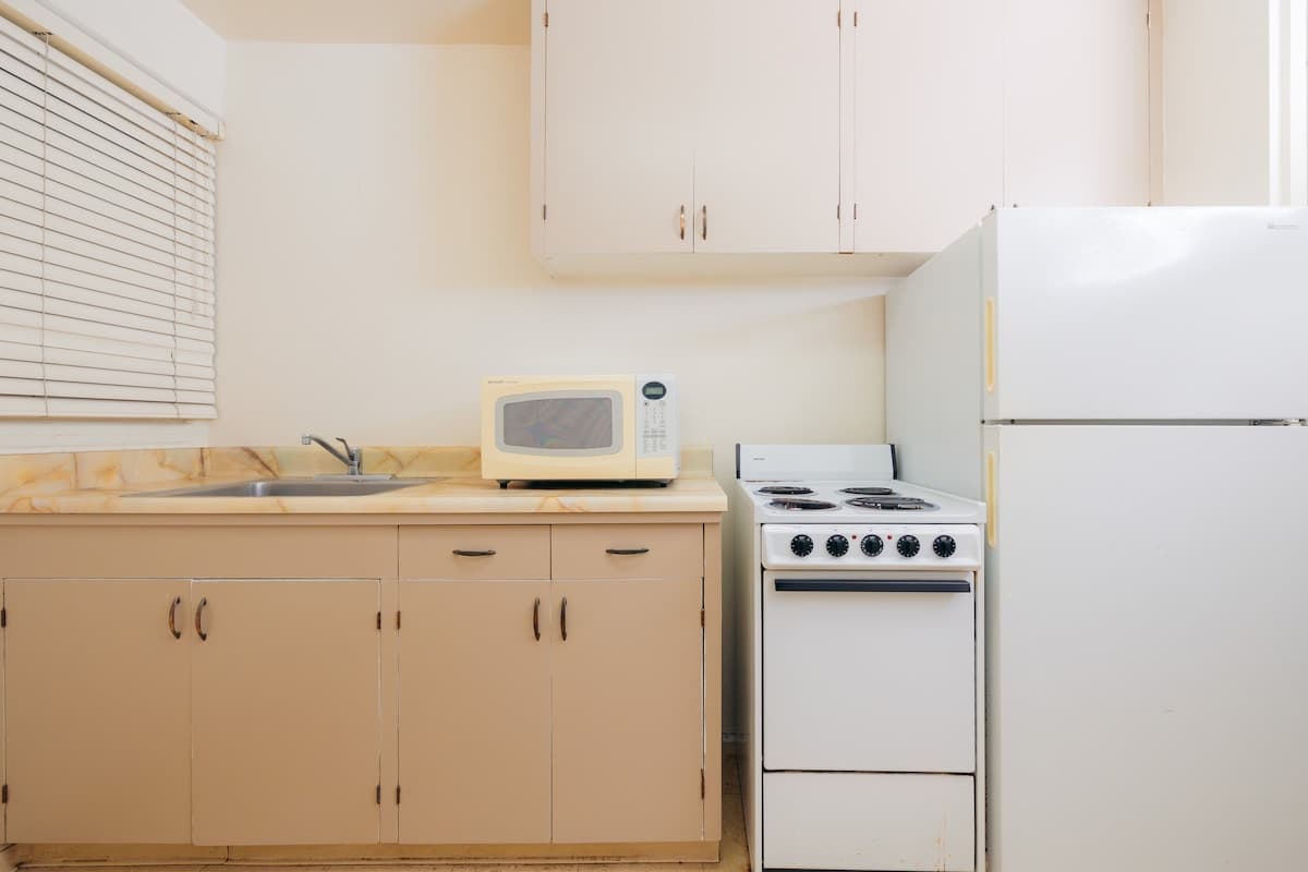 Hotel in Honolulu · ★4.13 · Studio · 2 beds · 1 private bath - Photo 4