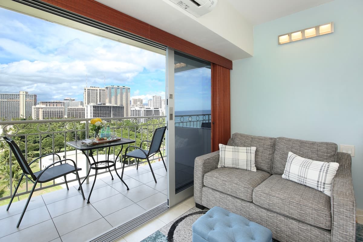 Condo in Honolulu · ★5.0 · Studio · 1 bed · 1 private bath - Photo 3