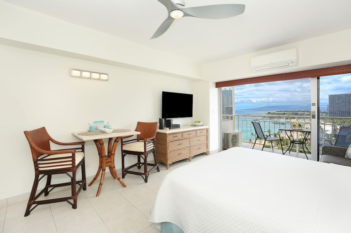 Condo in Honolulu · ★5.0 · Studio · 1 bed · 1 private bath - Photo 1