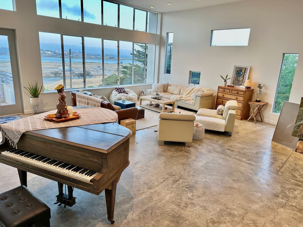 Artist-Designed Villa with Panoramic Bay Views - Photo 2
