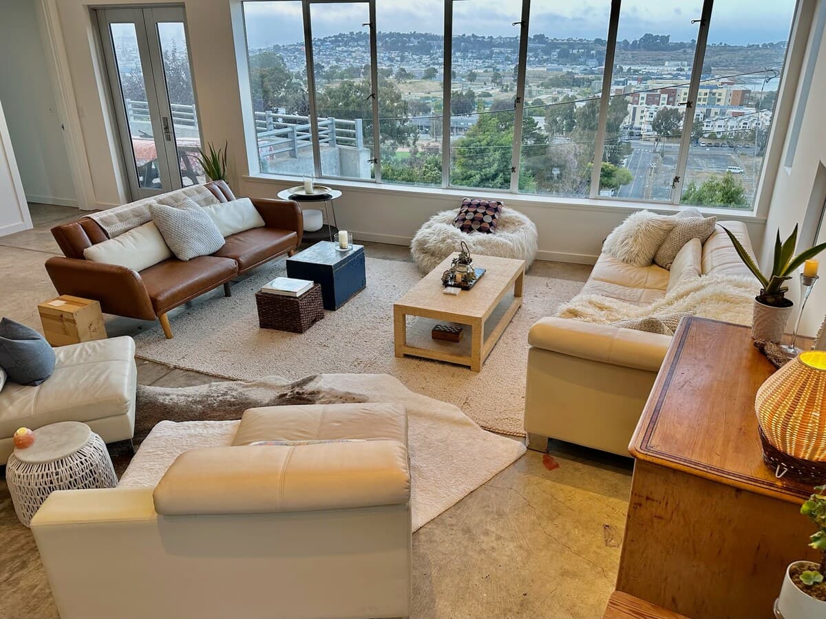 Artist-Designed Villa with Panoramic Bay Views - Photo 4