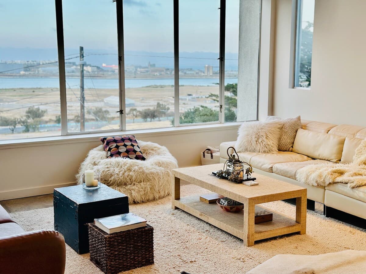 Artist-Designed Villa with Panoramic Bay Views - Photo 3