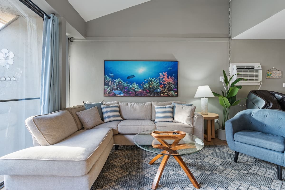 Condo in Kihei · ★4.93 · 2 bedrooms · 3 beds · 1 bath - Photo 2