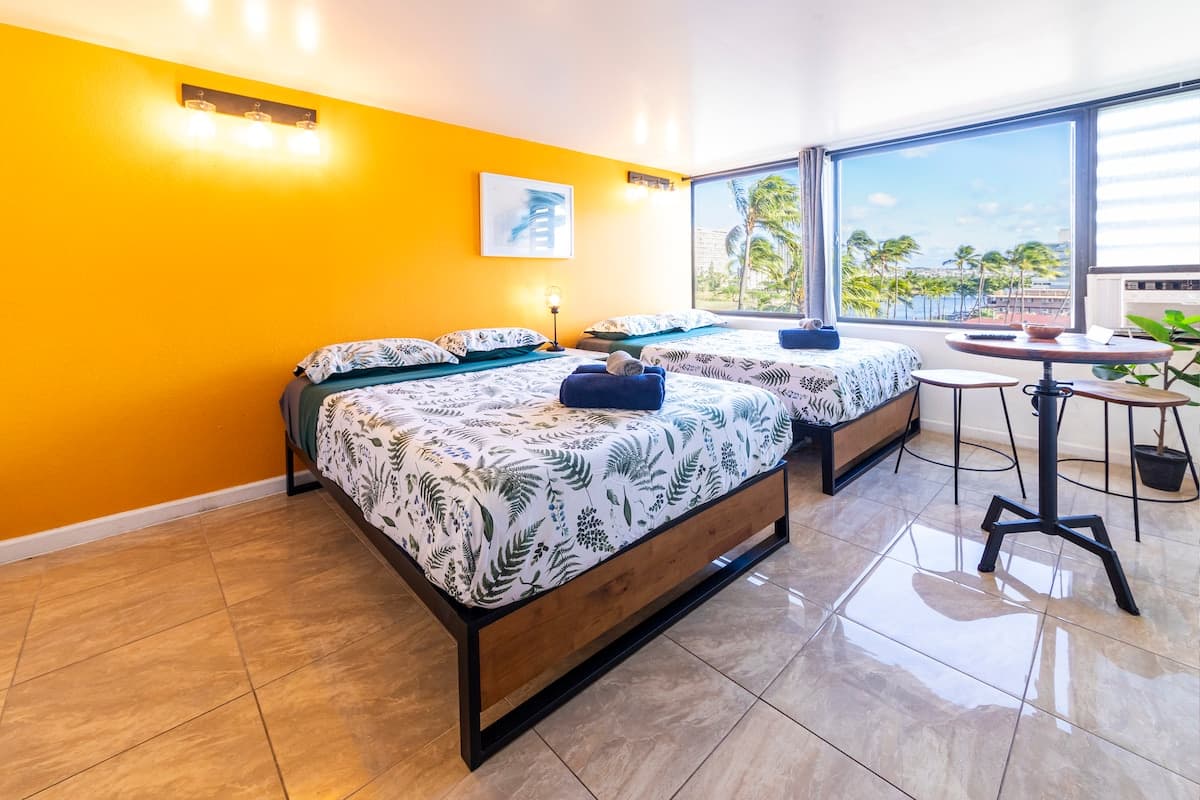 Condo in Honolulu · ★4.79 · Studio · 2 beds · 1 private bath - Photo 4