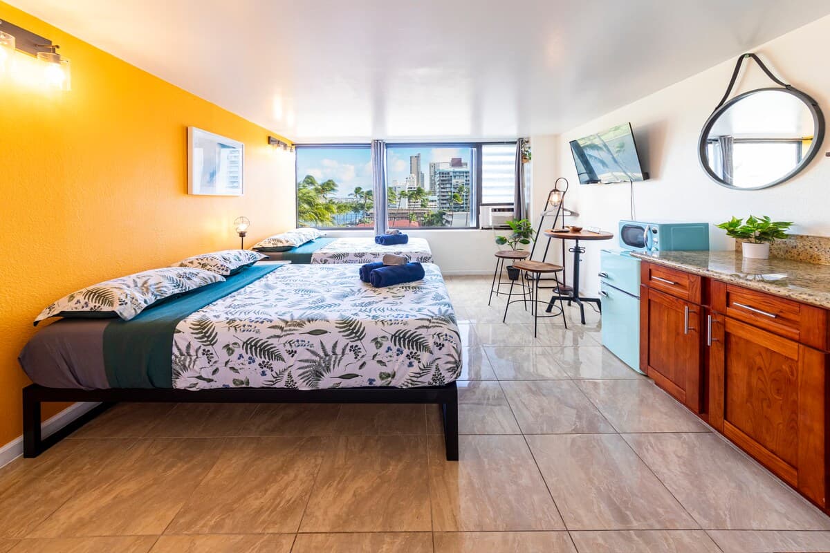 Condo in Honolulu · ★4.79 · Studio · 2 beds · 1 private bath - Photo 5