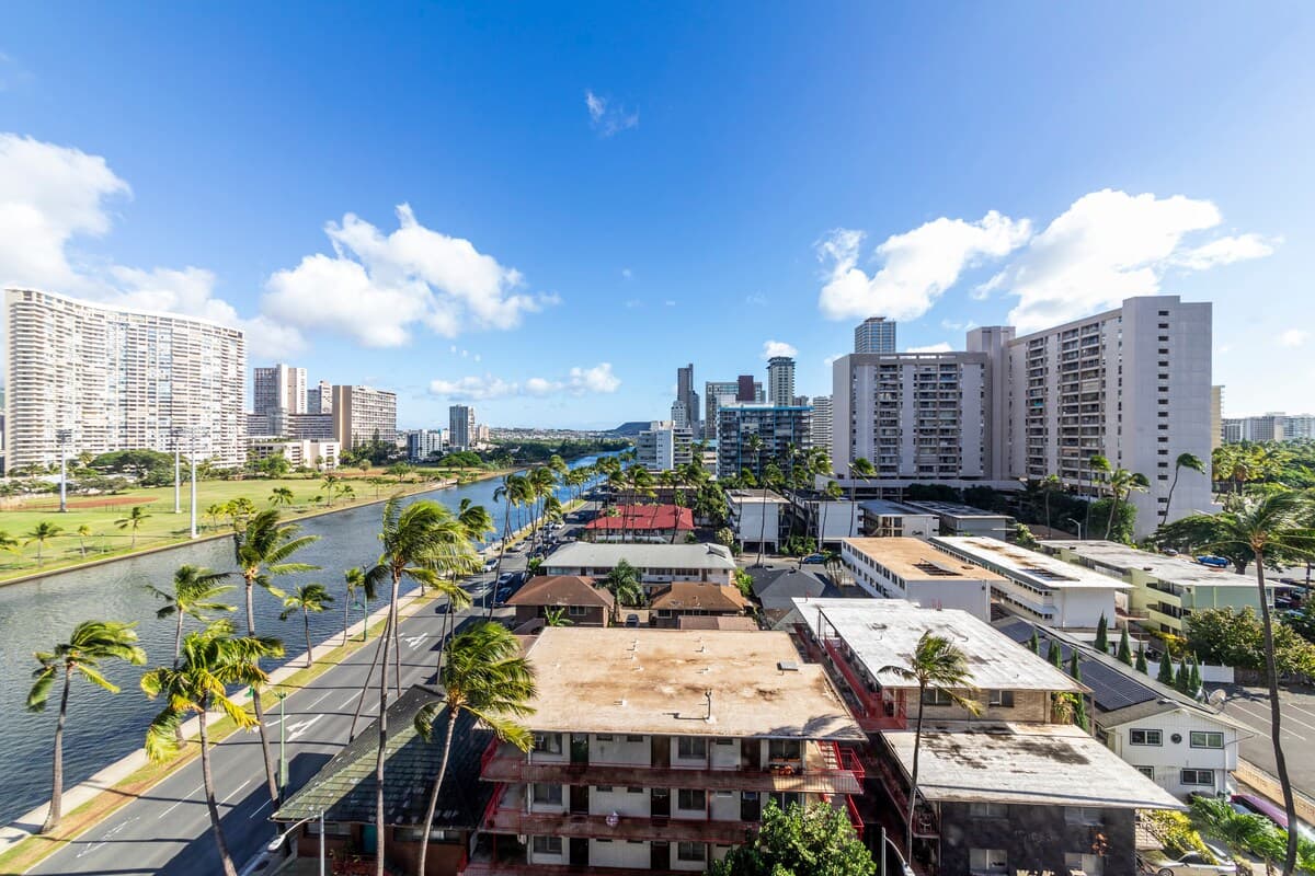 Condo in Honolulu · ★4.67 · Studio · 2 beds · 1 private bath - Photo 4