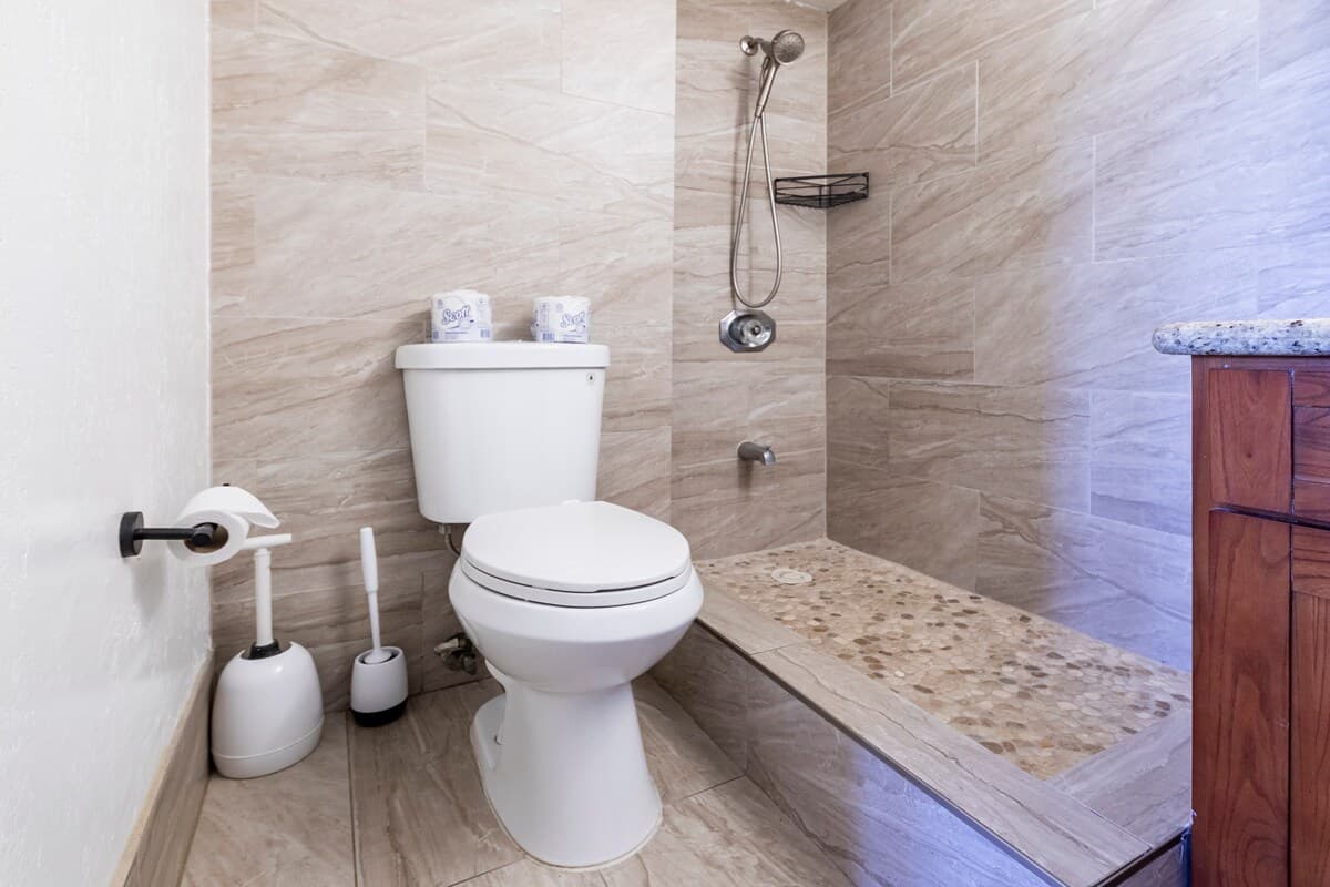 Condo in Honolulu · ★4.67 · Studio · 2 beds · 1 private bath - Photo 3