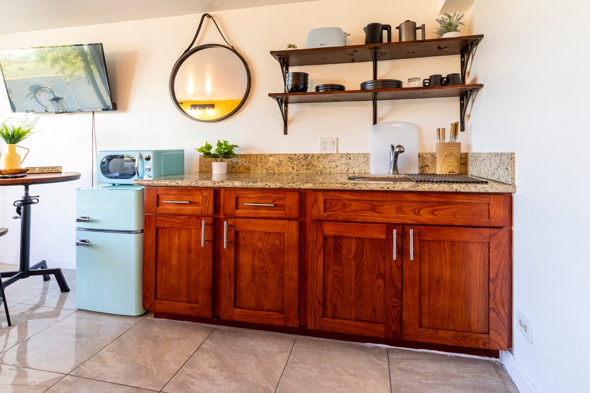 Condo in Honolulu · ★4.67 · Studio · 2 beds · 1 private bath - Photo 1