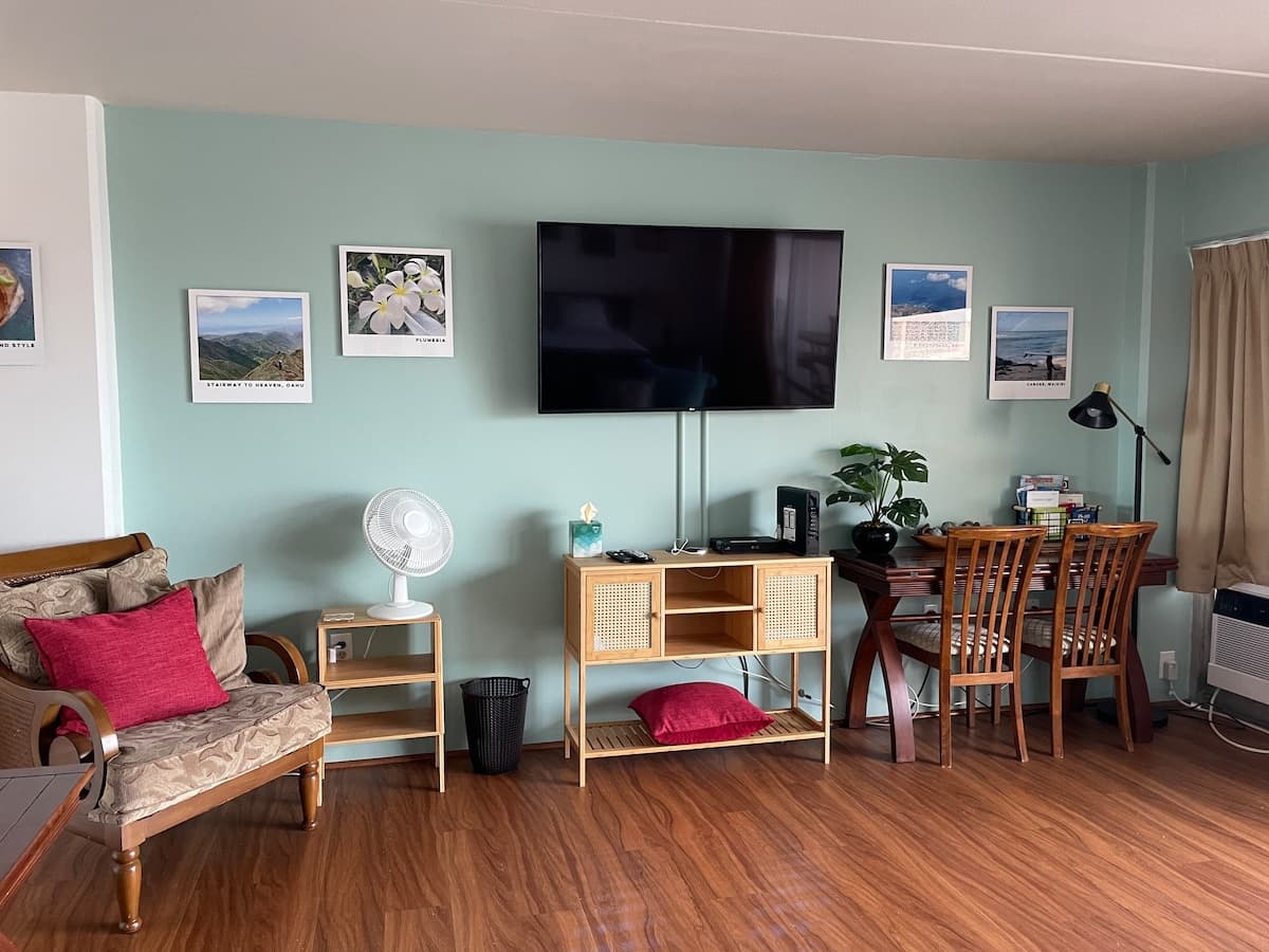 Condo in Honolulu · ★5.0 · Studio · 2 beds · 1 private bath - Photo 3