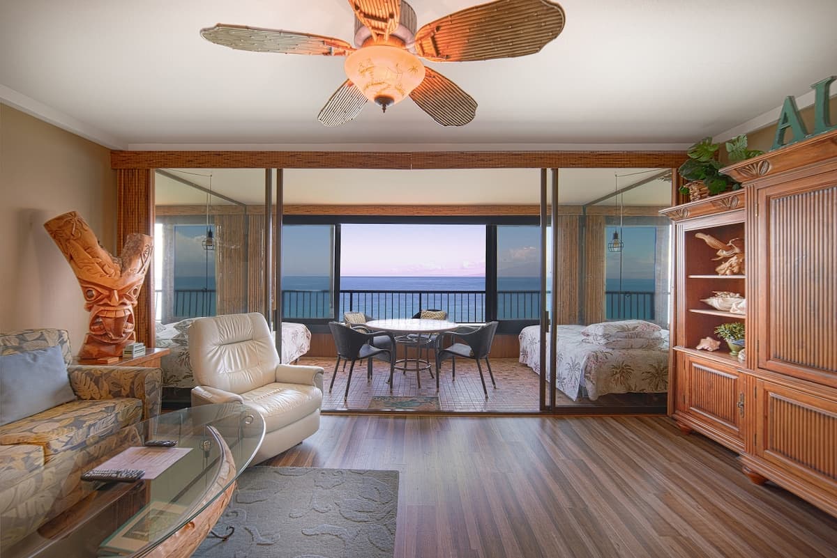 Condo in Lahaina · ★4.63 · 1 bedroom · 2 beds · 1 bath - Photo 2