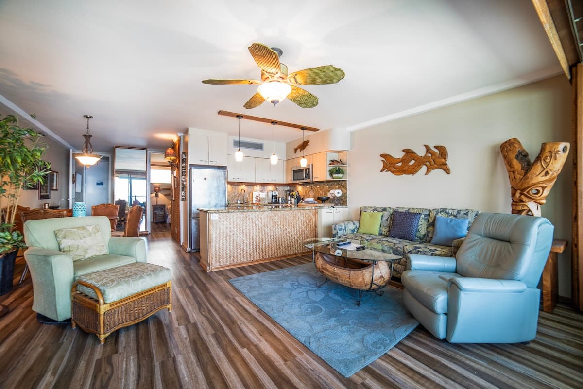 Condo in Lahaina · ★4.63 · 1 bedroom · 2 beds · 1 bath - Photo 4