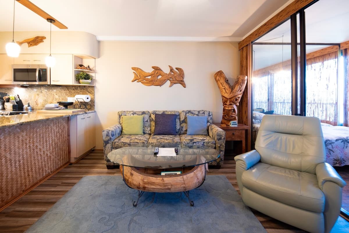 Condo in Lahaina · ★4.63 · 1 bedroom · 2 beds · 1 bath - Photo 5