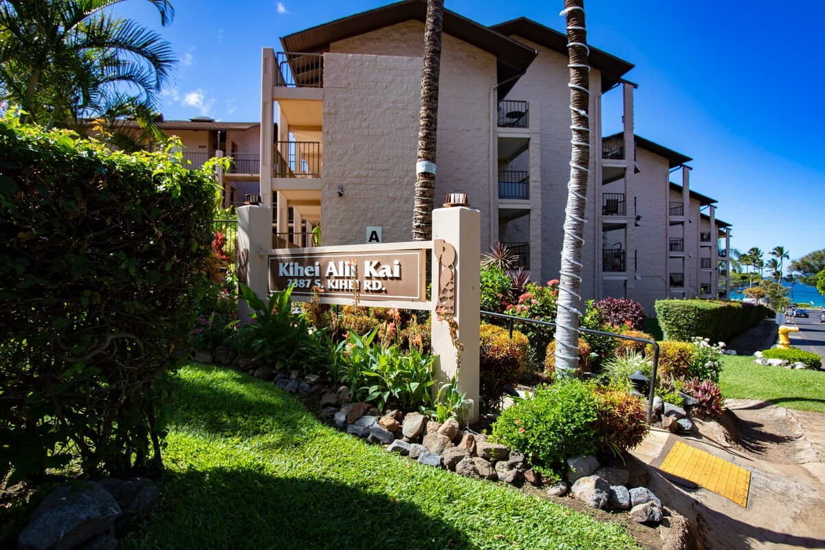 Condo in Kihei · ★4.79 · 1 bedroom · 2 beds · 1 bath - Photo 5