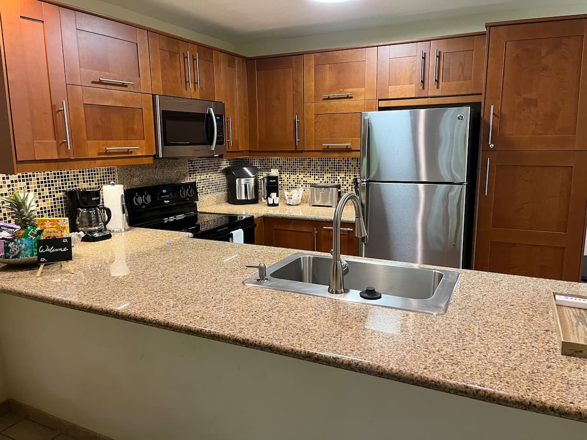 Condo in Kihei · ★4.94 · 1 bedroom · 2 beds · 1 private bath - Photo 3