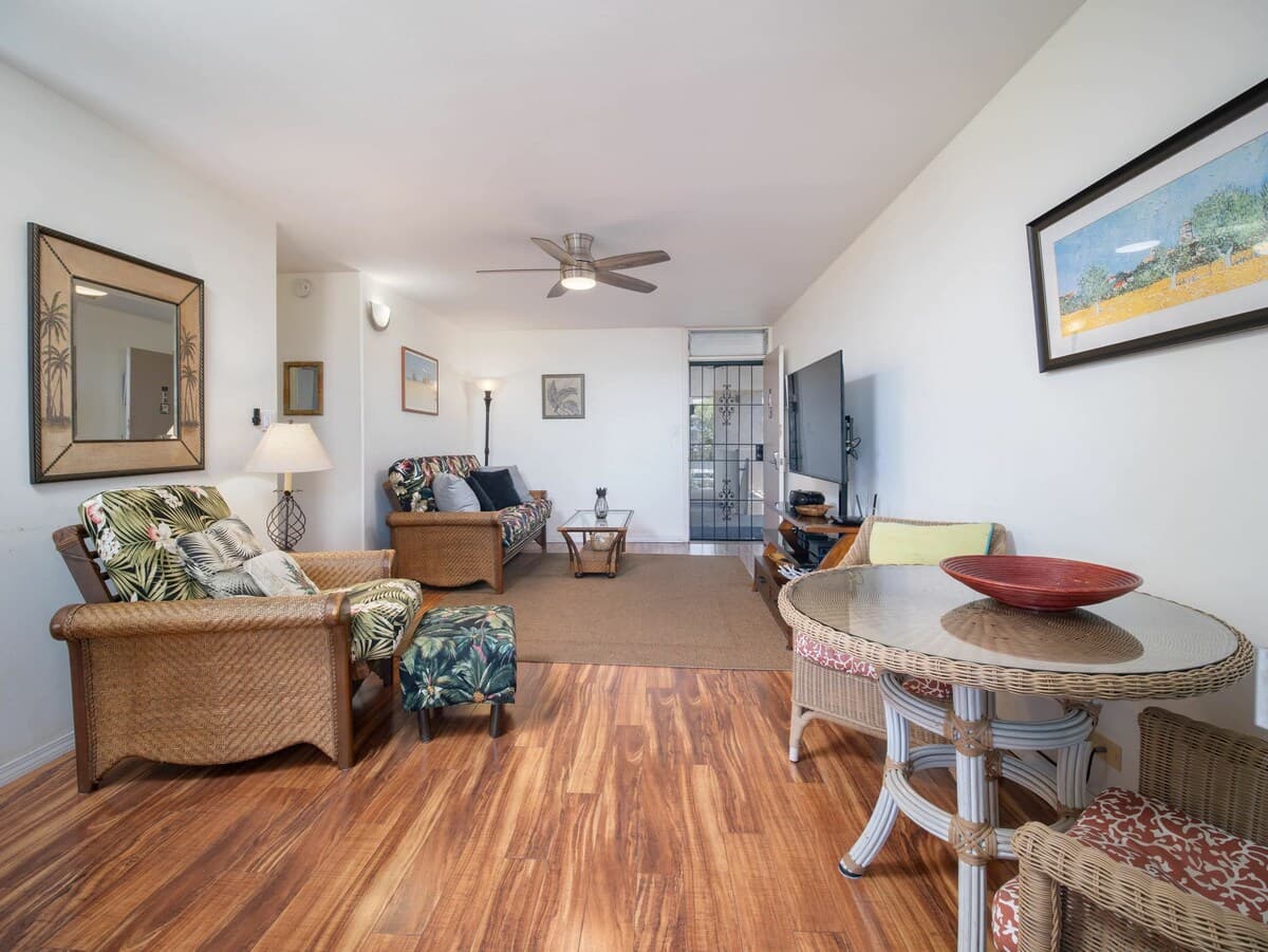 Condo in Kihei · ★4.8 · 2 bedrooms · 2 beds · 1 private bath - Photo 2