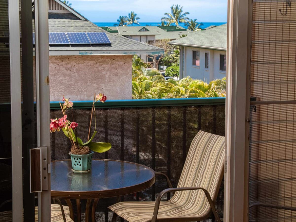 Condo in Kihei · ★4.8 · 2 bedrooms · 2 beds · 1 private bath - Photo 3
