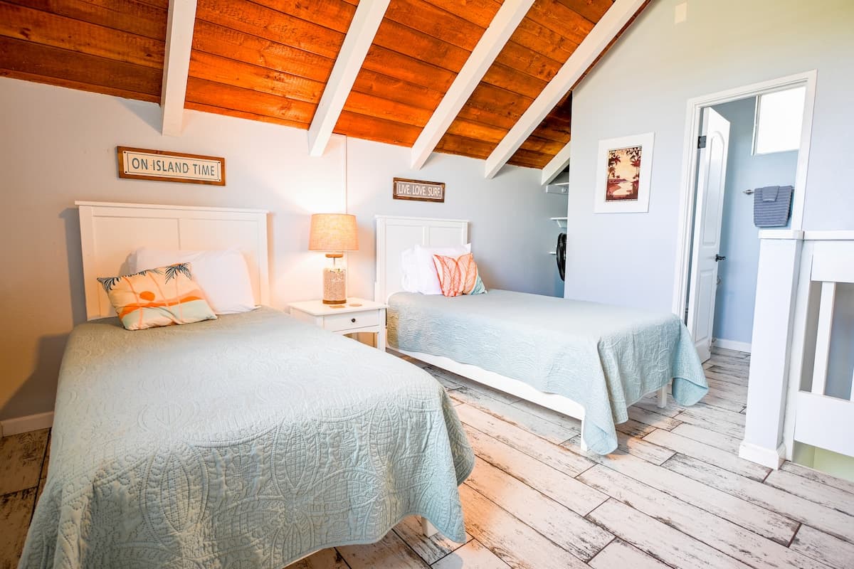 Condo in Princeville · ★4.97 · 2 bedrooms · 3 beds · 1.5 baths - Photo 5