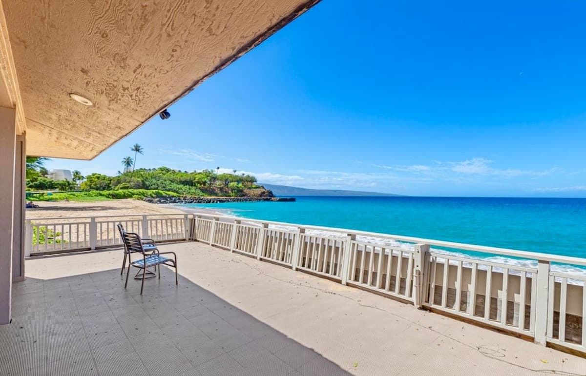 Condo in Lahaina · ★4.95 · Studio · 2 beds · 1 bath - Photo 3