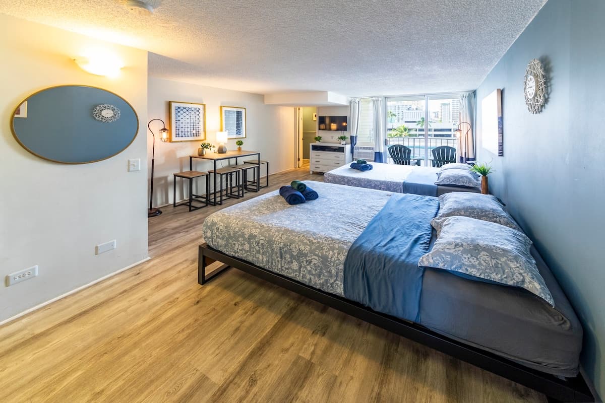 Condo in Honolulu · ★4.65 · 1 bedroom · 2 beds · 1 private bath - Photo 1