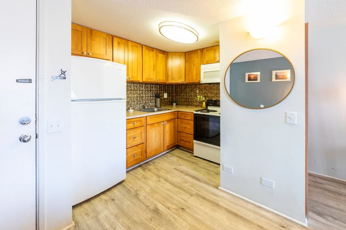 Condo in Honolulu · ★4.65 · 1 bedroom · 2 beds · 1 private bath - Photo 2