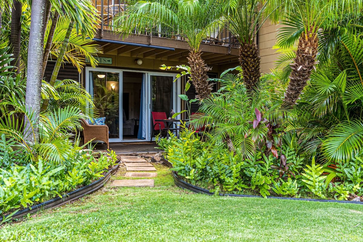 Condo in Lahaina · ★4.67 · 1 bedroom · 2 beds · 1 bath - Photo 1