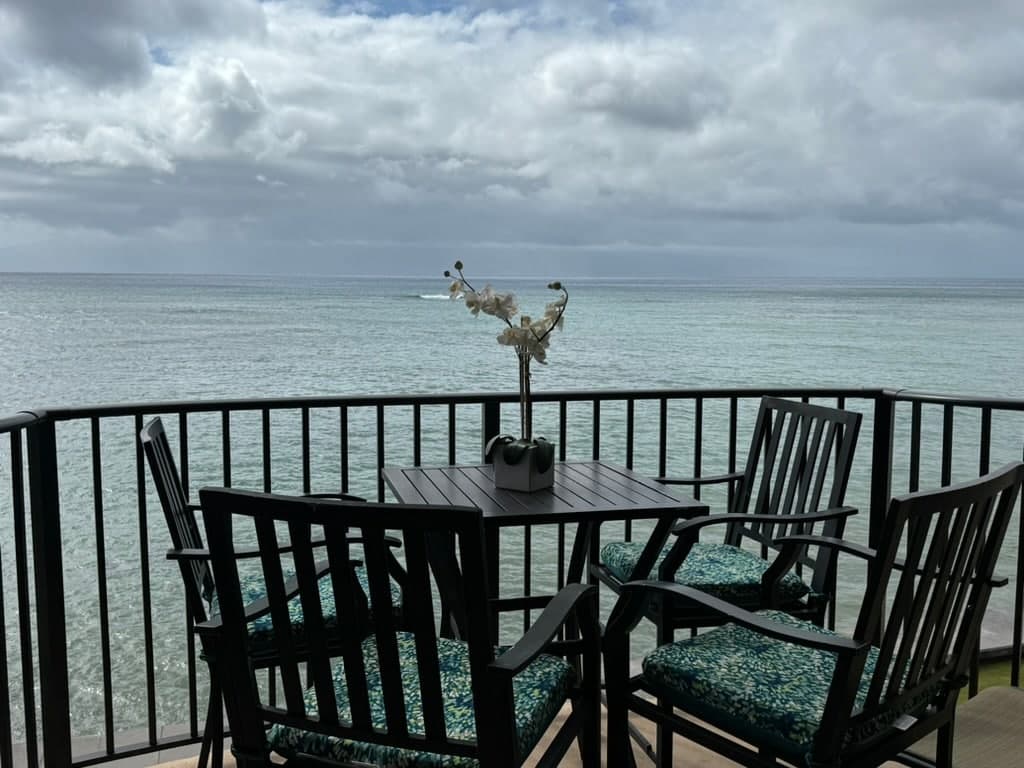 Condo in Lahaina · ★4.91 · 1 bedroom · 2 beds · 1 private bath - Photo 2