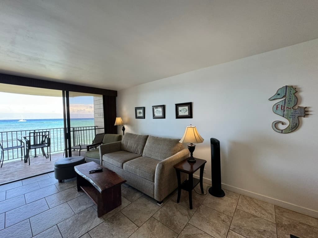 Condo in Lahaina · ★4.91 · 1 bedroom · 2 beds · 1 private bath - Photo 4