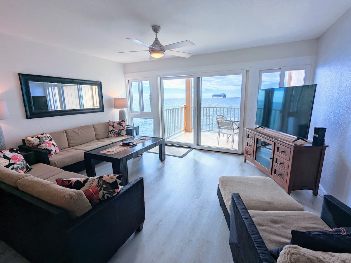Condo in Kailua-Kona · ★4.94 · 2 bedrooms · 2 beds · 2 baths - Photo 2