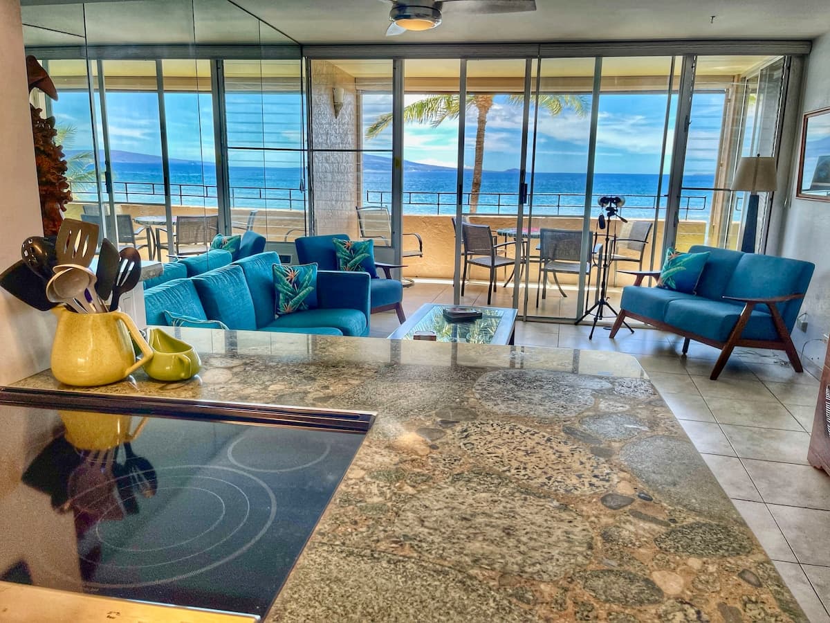 Condo in Maalaea · ★4.88 · 2 bedrooms · 2 beds · 2 baths - Photo 3