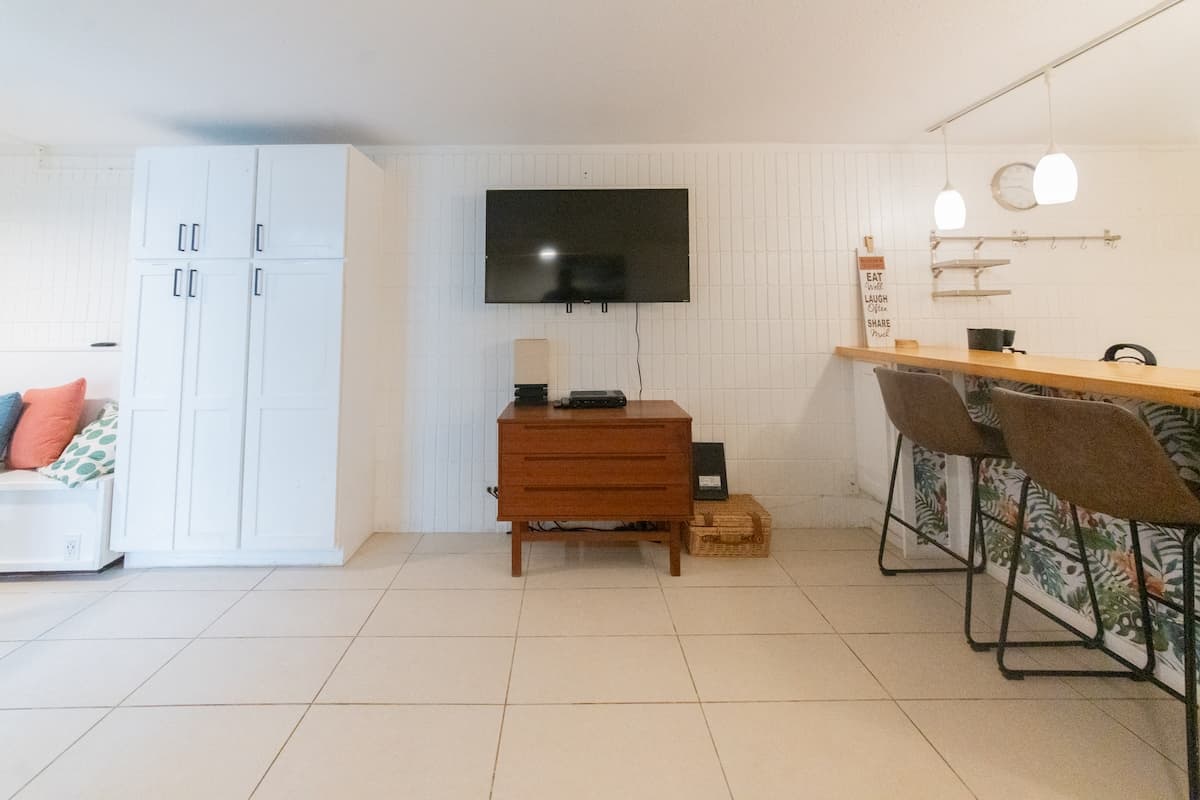 Condo in Hauula · ★4.65 · 1 bedroom · 2 beds · 1 private bath - Photo 2