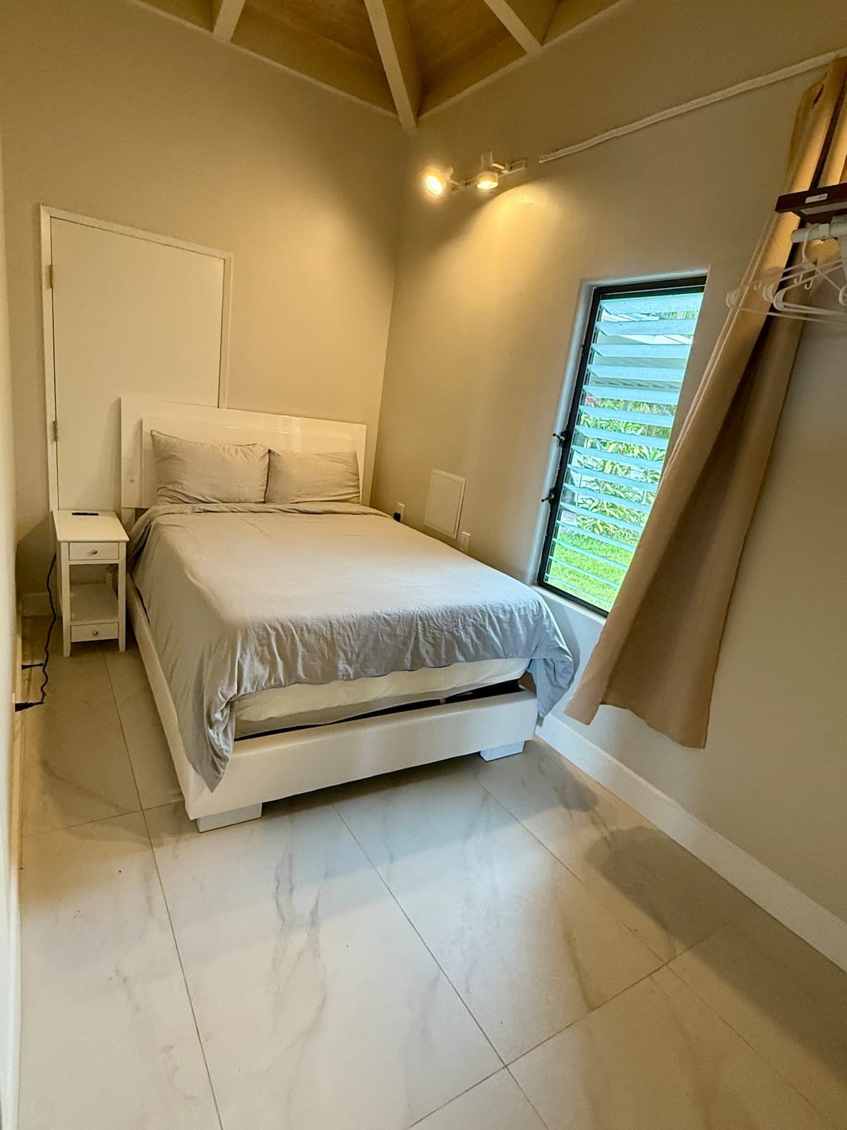 Home in Kailua-Kona · ★4.92 · 3 bedrooms · 4 beds · 2 private baths - Photo 3