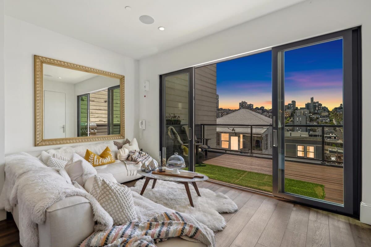 North Beach Penthouse with Rooftop Sky Lounge - Photo 2
