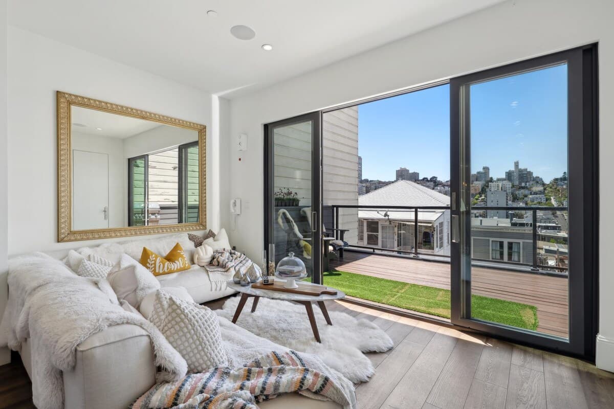 North Beach Penthouse with Rooftop Sky Lounge - Photo 5