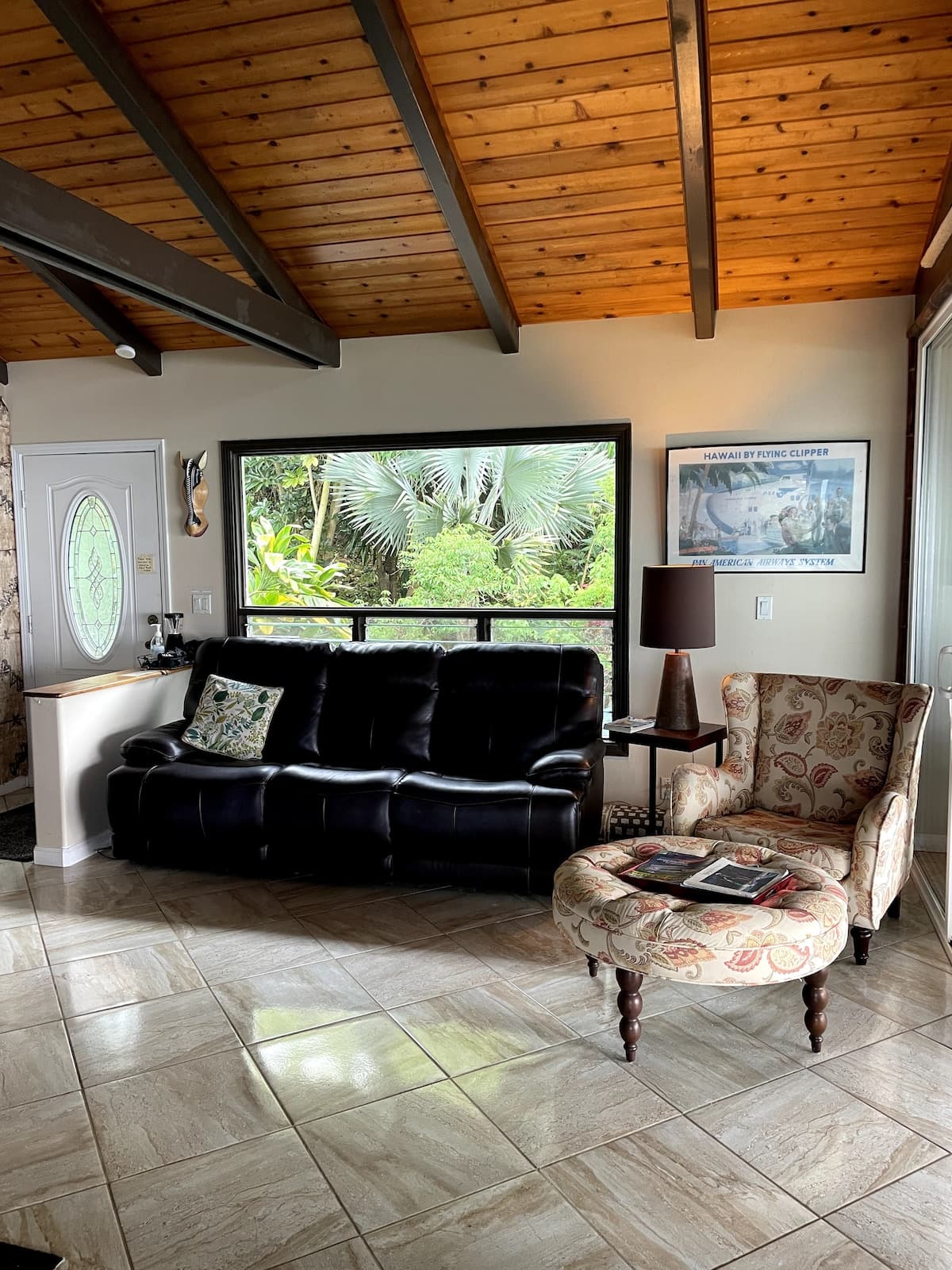 Home in Captain Cook · ★4.94 · 3 bedrooms · 3 beds · 2 private baths - Photo 3