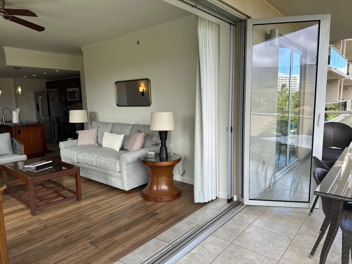 Condo in Lahaina · ★5.0 · 2 bedrooms · 3 beds · 2 baths - Photo 2