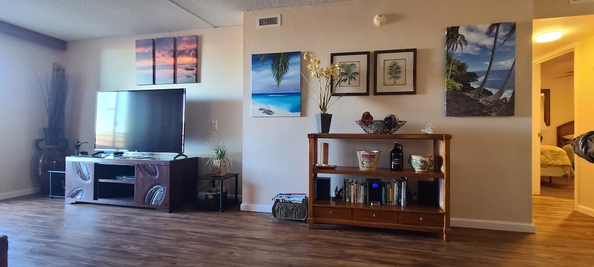 Condo in Kailua-Kona · ★4.94 · 2 bedrooms · 5 beds · 2 private baths - Photo 5