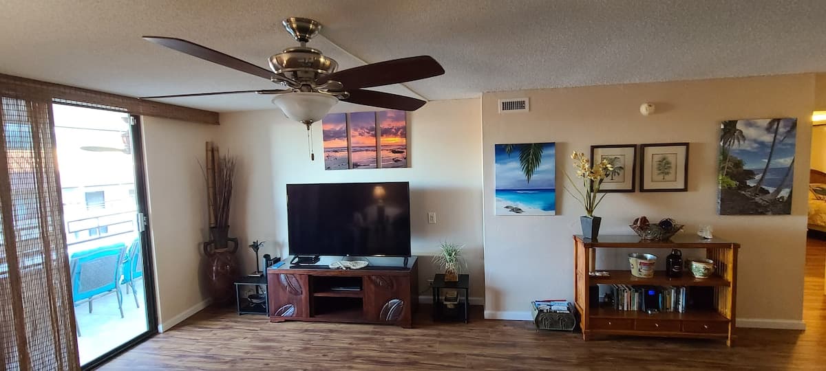 Condo in Kailua-Kona · ★4.94 · 2 bedrooms · 5 beds · 2 private baths - Photo 4