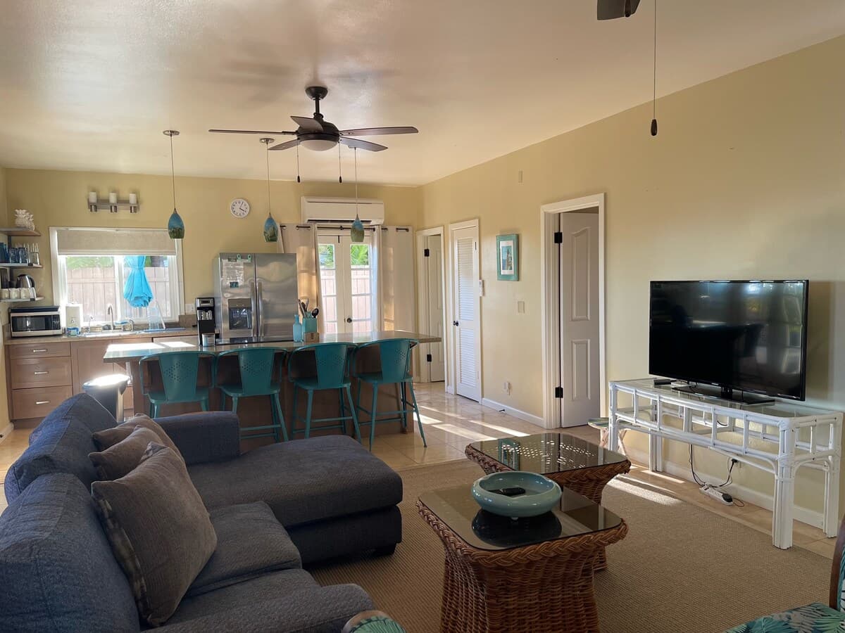 Home in Lahaina · ★4.91 · 4 bedrooms · 4 beds · 2 baths - Photo 5