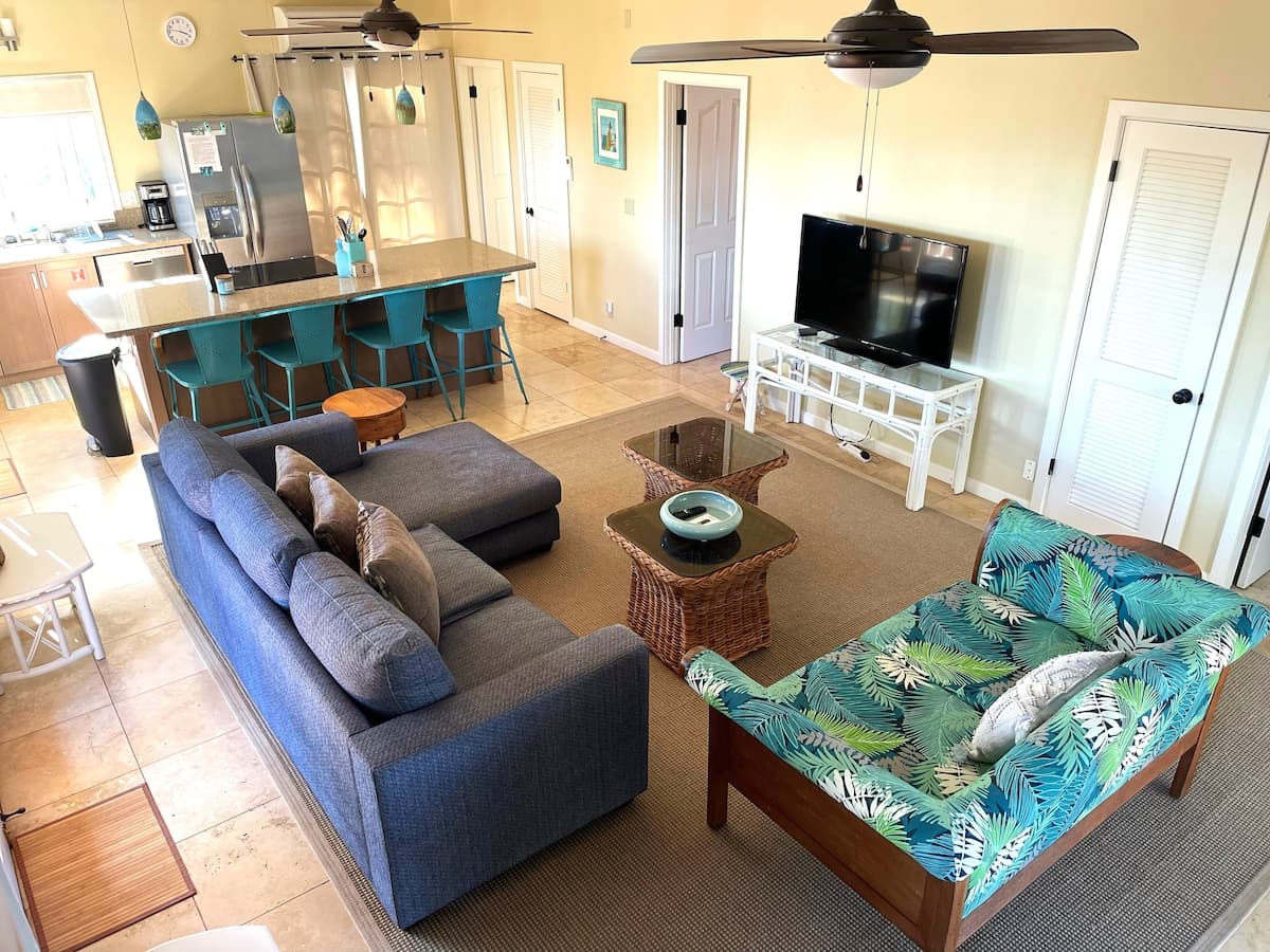 Home in Lahaina · ★4.91 · 4 bedrooms · 4 beds · 2 baths - Photo 1