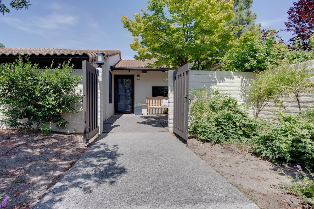 Silverado Fairway Townhome with Pool Access - Photo 1