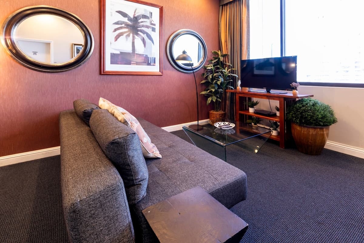 Condo in Honolulu · ★4.83 · 1 bedroom · 3 beds · 1 private bath - Photo 4