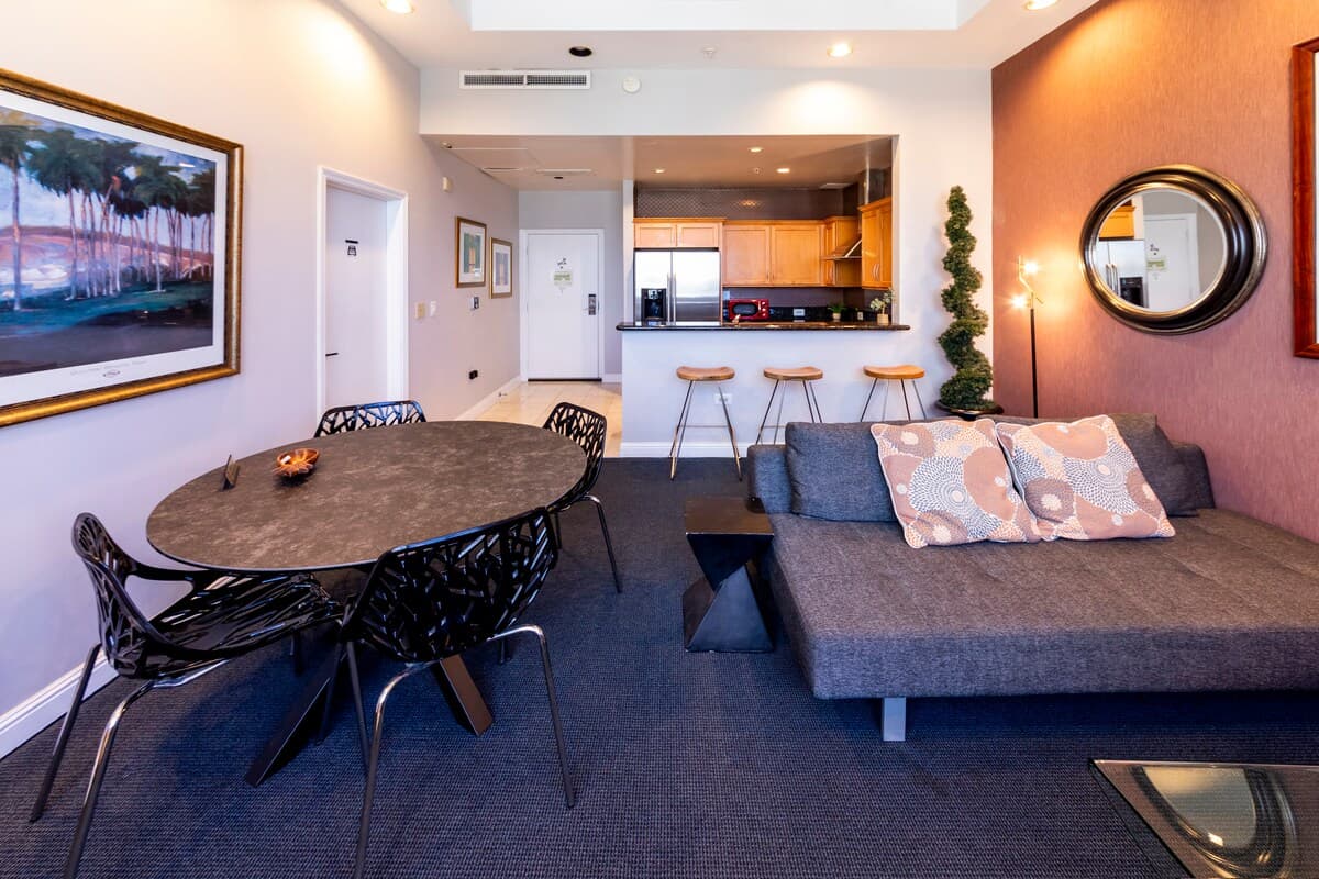 Condo in Honolulu · ★4.83 · 1 bedroom · 3 beds · 1 private bath - Photo 5