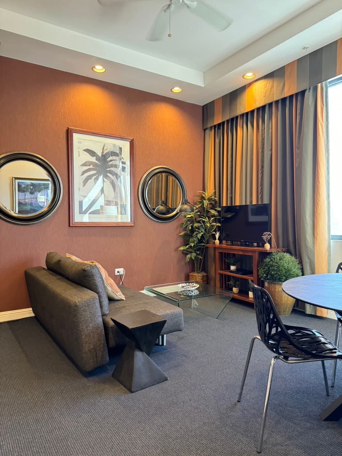 Condo in Honolulu · ★4.75 · 1 bedroom · 3 beds · 1 private bath - Photo 5