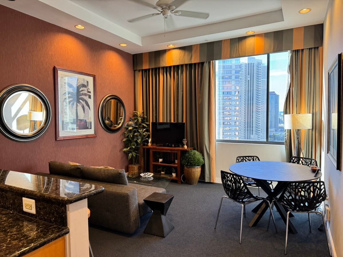 Condo in Honolulu · ★4.75 · 1 bedroom · 3 beds · 1 private bath - Photo 3