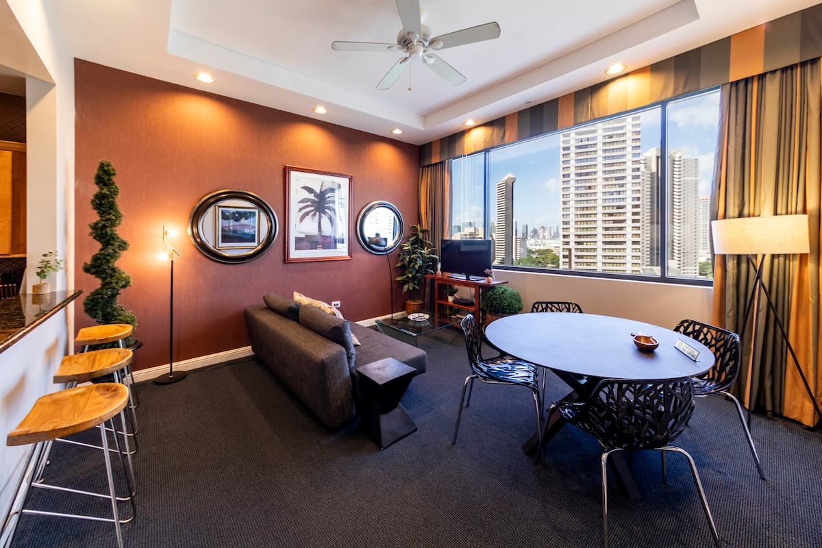 Condo in Honolulu · ★4.75 · 1 bedroom · 3 beds · 1 private bath - Photo 1