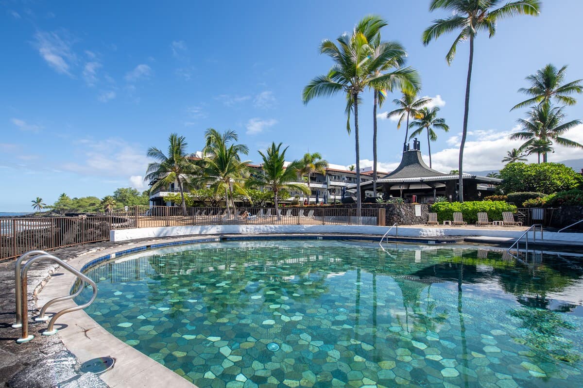 Condo in Kailua-Kona · ★4.0 · 1 bedroom · 2 beds · 1 bath - Photo 5