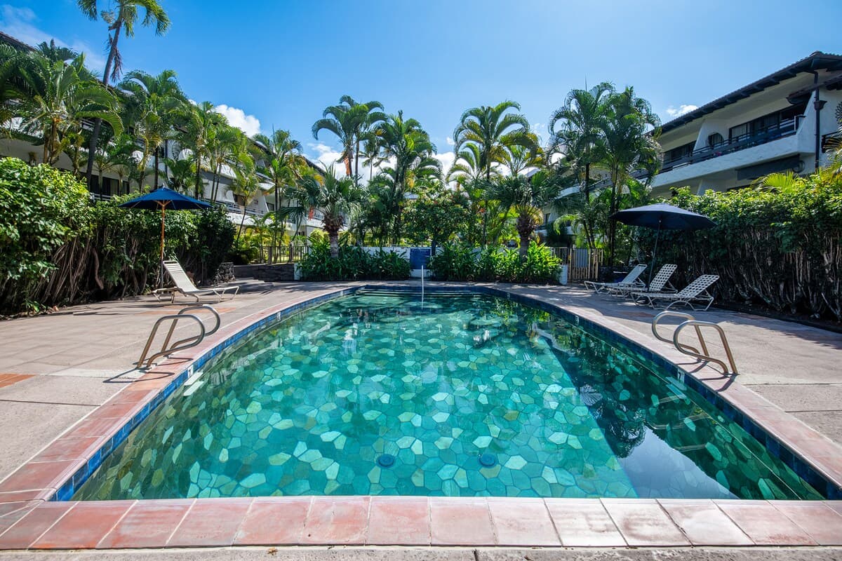 Condo in Kailua-Kona · ★4.0 · 1 bedroom · 2 beds · 1 bath - Photo 2