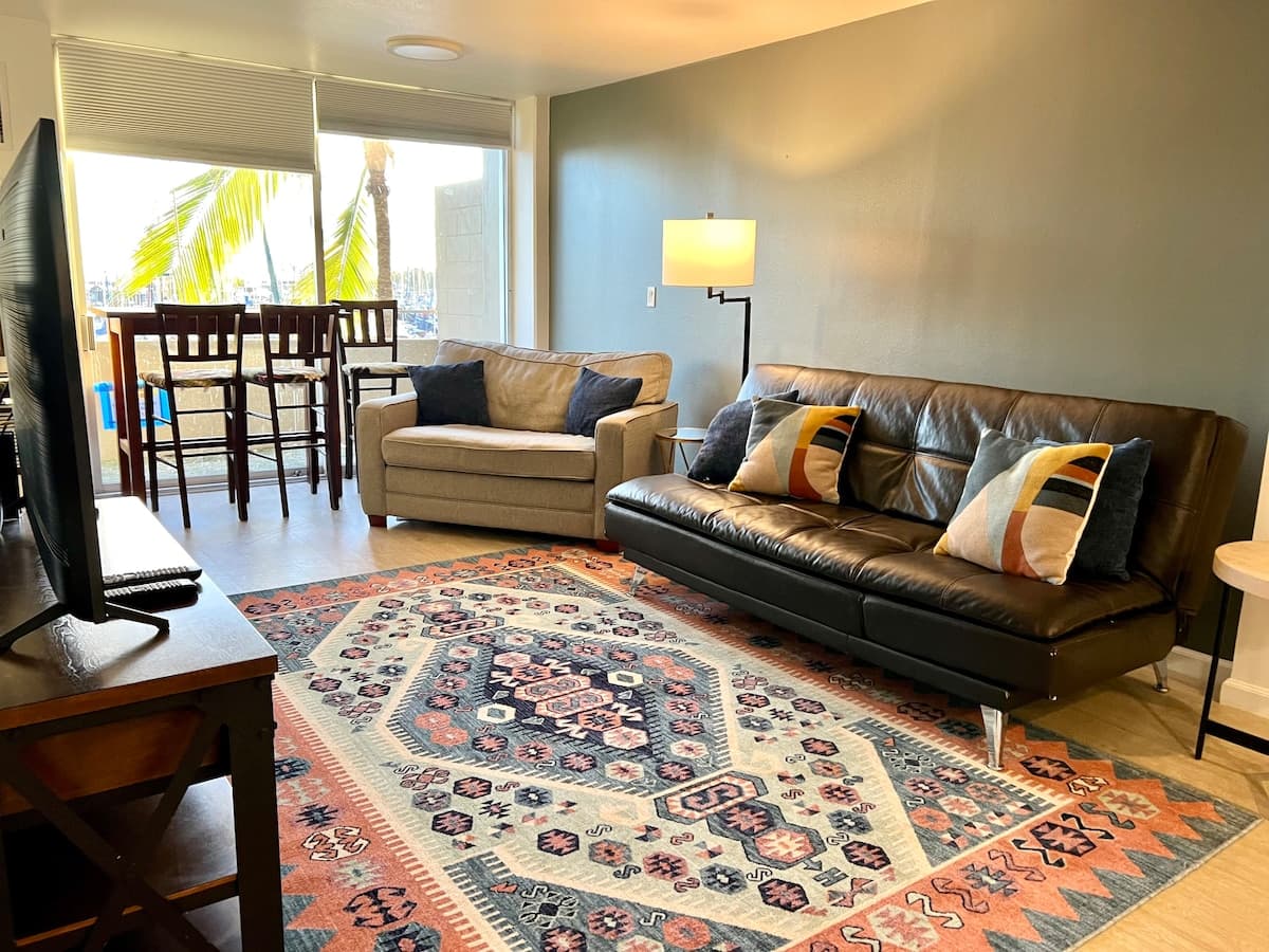 Condo in Honolulu · ★4.71 · 1 bedroom · 2 beds · 1 bath - Photo 1