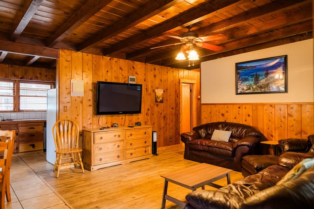 Pet-Friendly Washoe Lodge Near Tahoe Adventures - Photo 1