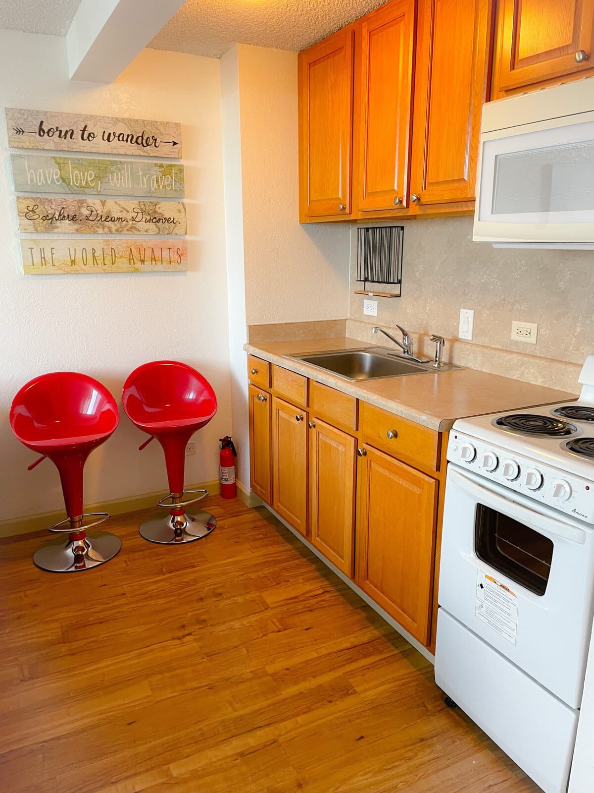 Hawaiian Monarch Studio | Full Kitchen | Panoramic - Photo 4